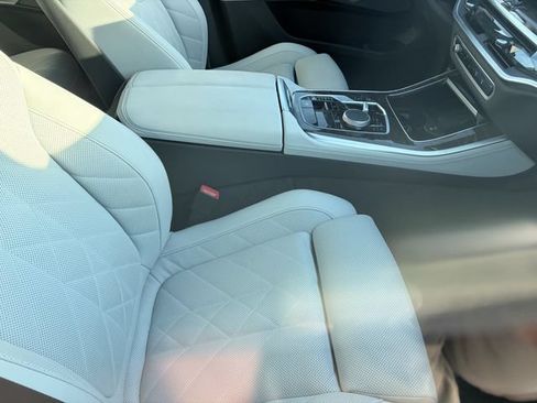 Used 2024 BMW X5 xDrive40i w/ Premium Package AWD/4WD image 4