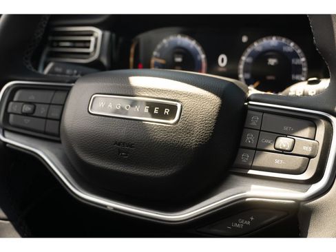 Used 2023 Jeep Wagoneer Series II AWD/4WD image 34