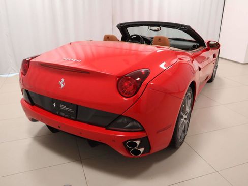 Used 2014 Ferrari California RWD image 10