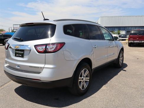 Used 2016 Chevrolet Traverse LT FWD image 3