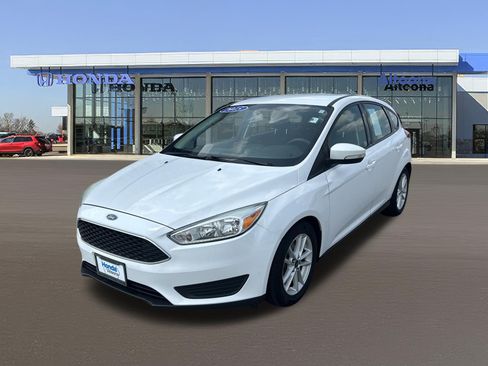 Used 2015 Ford Focus SE FWD image 1