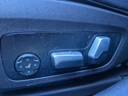 Used 2023 BMW 330i xDrive Sedan w/ Premium Package image 17