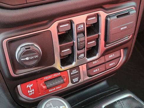 Used 2024 Jeep Wrangler Unlimited Rubicon w/ XTREMEE 35" Tire Package image 31