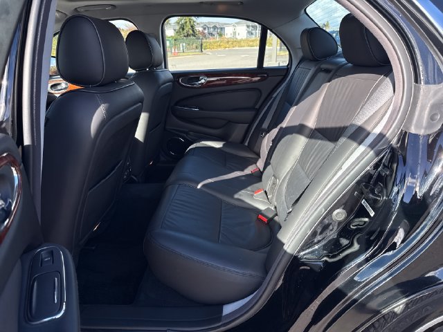 Used 2009 Jaguar XJ8 RWD image 16