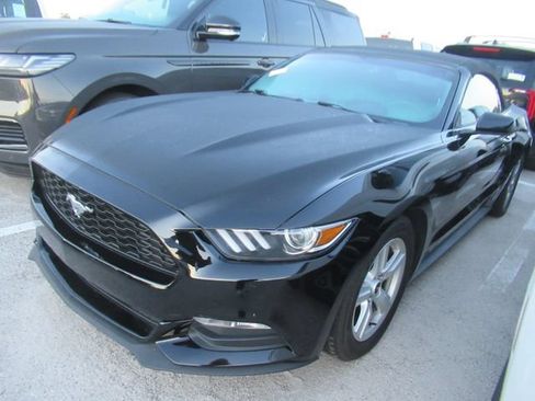 Used 2015 Ford Mustang Convertible RWD image 3