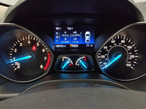 Used 2017 Ford Escape SE w/ SE Cold Weather Package AWD/4WD image 23
