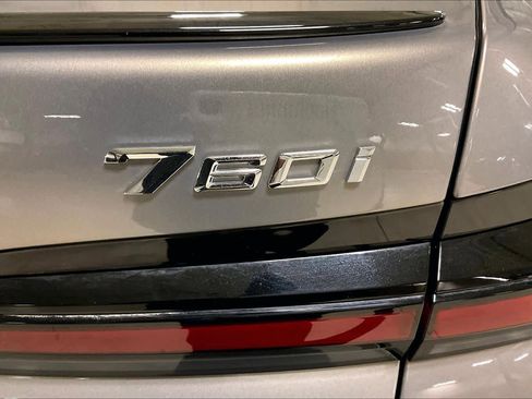 Used 2023 BMW 760i xDrive image 10