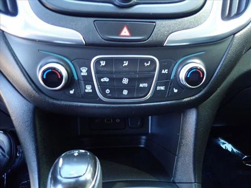 Used 2020 Chevrolet Equinox LT FWD image 19