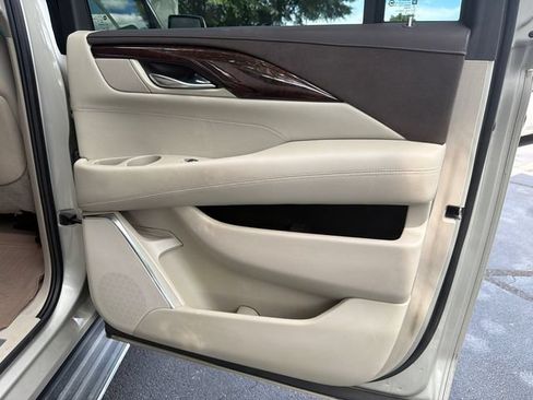 Used 2015 Cadillac Escalade ESV Luxury RWD image 16