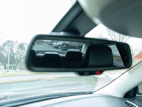 Used 2016 Chrysler 300 Limited image 22