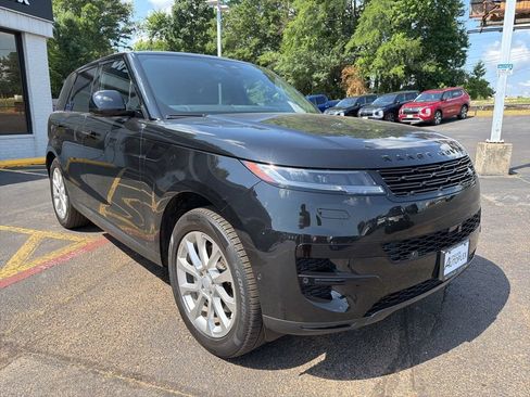 Used 2025 Land Rover Range Rover Sport SE AWD/4WD image 4