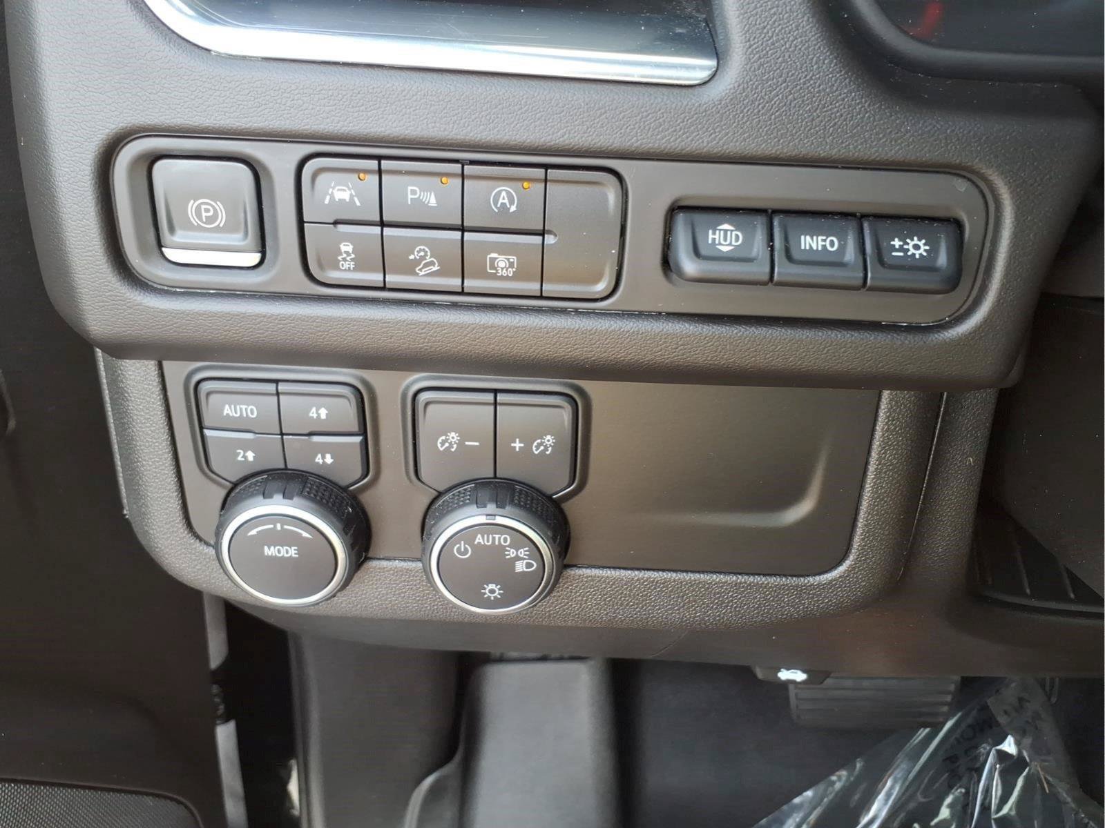 Used 2023 Chevrolet Tahoe High Country AWD/4WD image 18