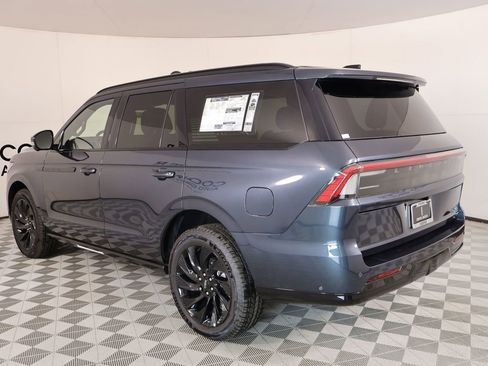 New 2025 Lincoln Navigator Reserve w/ Jet Appearance Package AWD/4WD image 24