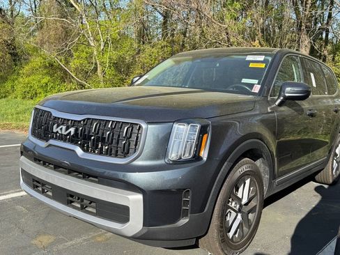 Certified 2023 Kia Telluride LX image 11