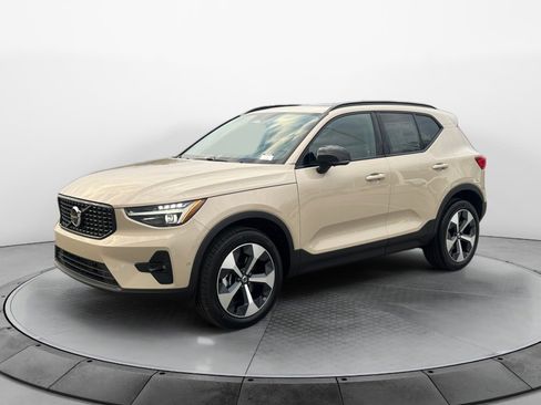 New 2026 Volvo XC40 B4 Plus w/ Climate Package image 3