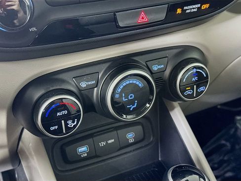 Used 2025 Hyundai Venue SEL FWD image 27