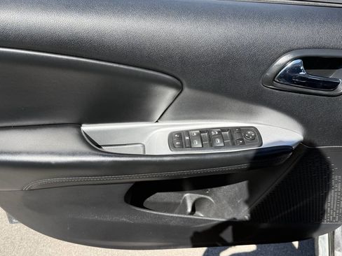 Used 2017 Dodge Journey SE image 7