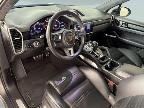 Certified 2020 Porsche Cayenne Turbo AWD/4WD image 4