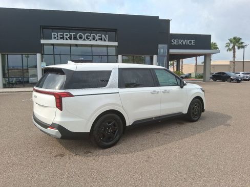 New 2026 Kia Carnival FWD image 4