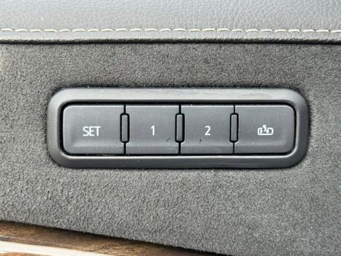 Used 2020 Cadillac Escalade Luxury image 17