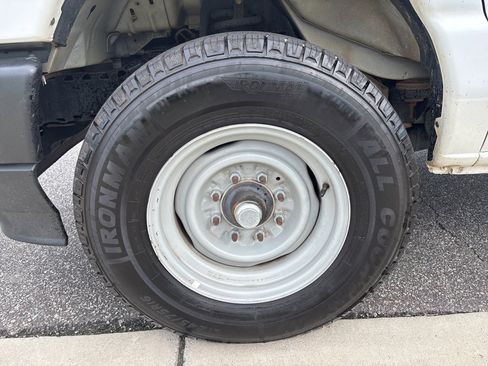 Used 2022 Ford E-350 and Econoline 350 Super Duty w/ Power Windows & Locks Group image 13