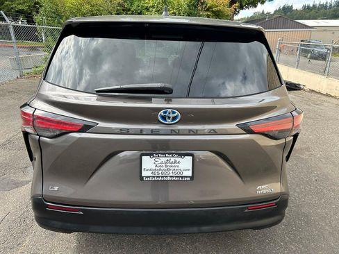 Used 2021 Toyota Sienna LE AWD/4WD image 6
