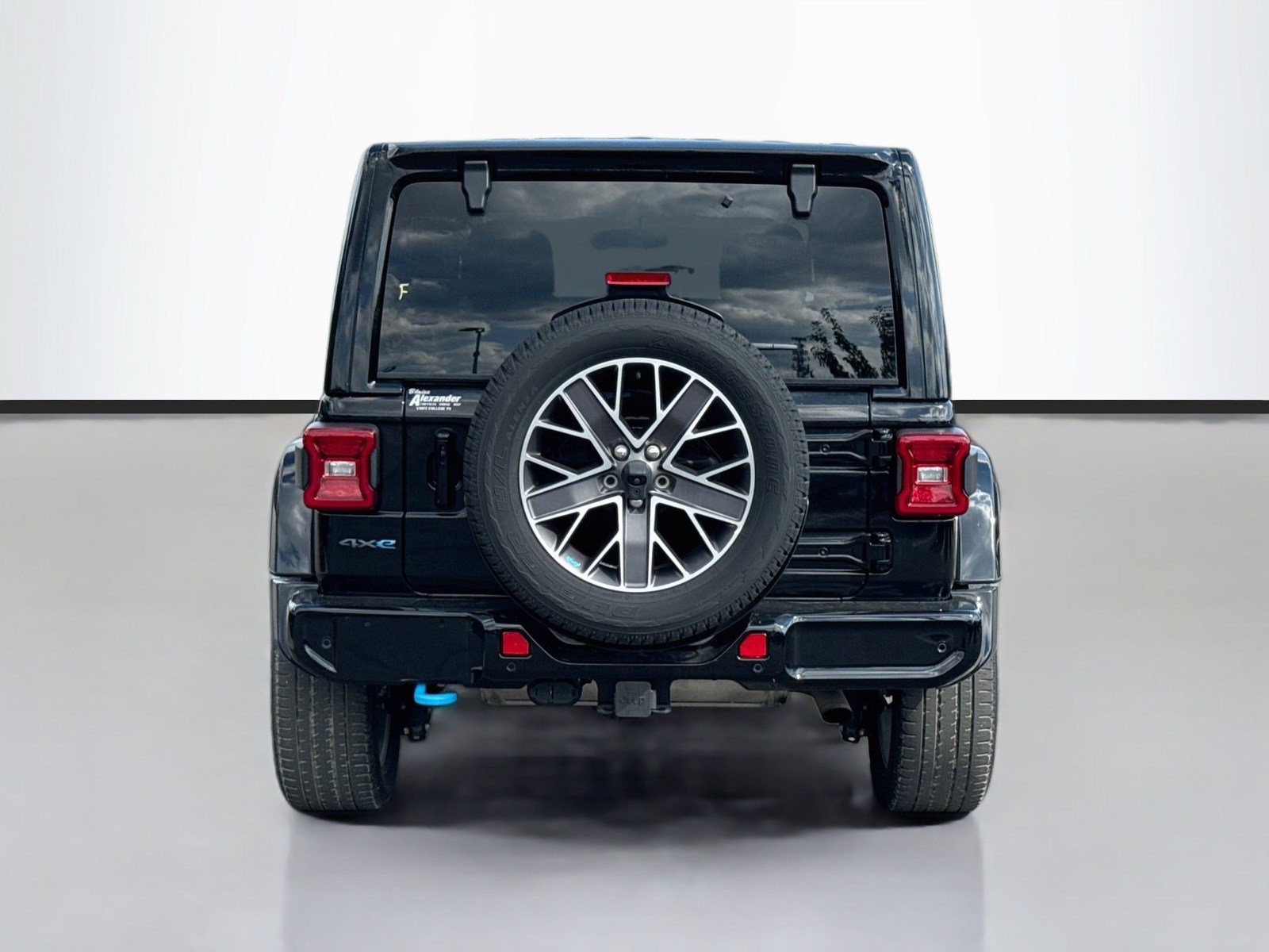 Used 2023 Jeep Wrangler Unlimited Sahara AWD/4WD image 6