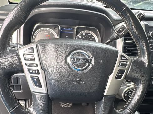 Used 2019 Nissan Titan PRO-4X AWD/4WD image 18