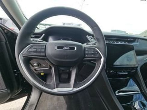 Used 2023 Jeep Grand Cherokee Limited w/ Black Appearance Package RWD image 9