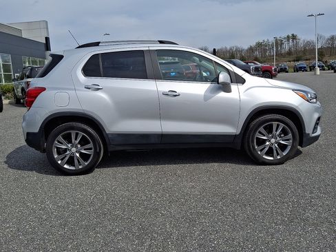 Used 2020 Chevrolet Trax LT w/ Sun & Sound Package AWD/4WD image 7