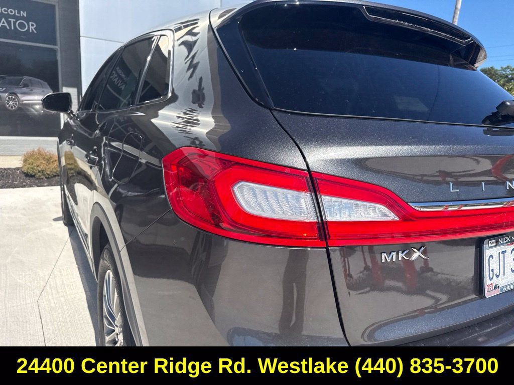 Used 2017 Lincoln MKX Select w/ Select Plus Package AWD/4WD image 11