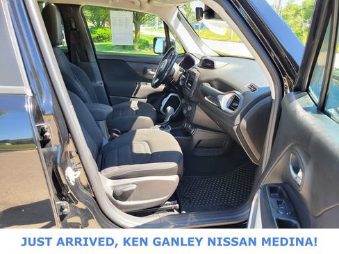Used 2018 Jeep Renegade Latitude w/ Cold Weather Group AWD/4WD image 20