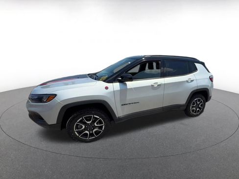 Used 2025 Jeep Compass Trailhawk AWD/4WD image 8
