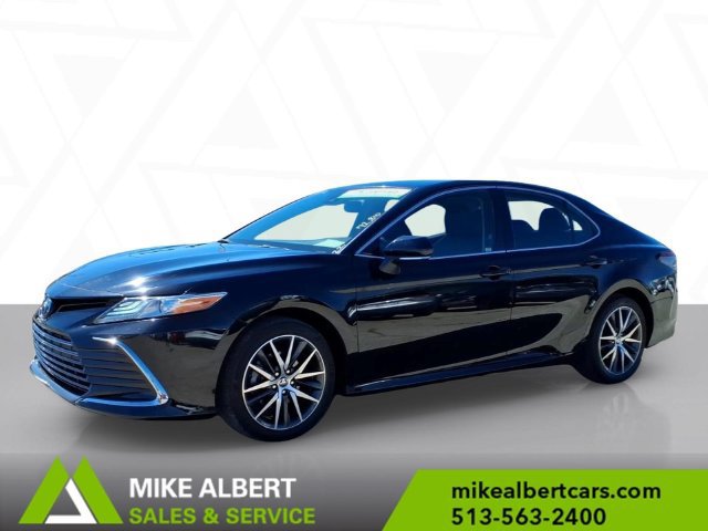 Used 2022 Toyota Camry XLE FWD image 3