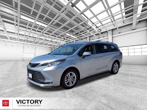 Certified 2024 Toyota Sienna Limited AWD/4WD image 7