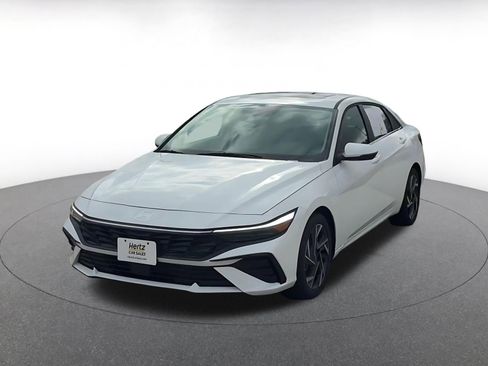 Used 2025 Hyundai Elantra Limited FWD image 7