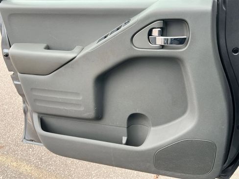 Used 2018 Nissan Frontier SV image 30