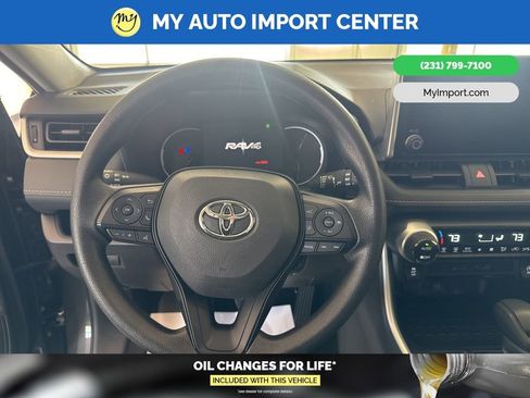 Used 2025 Toyota RAV4 XLE AWD/4WD image 15