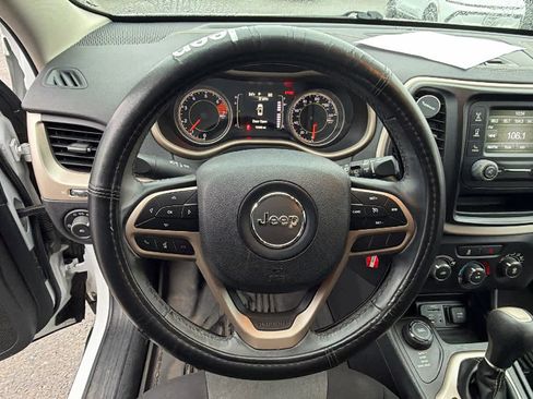 Used 2018 Jeep Cherokee Latitude w/ Altitude Package image 15