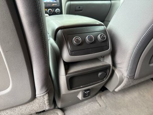 Used 2015 Chevrolet Traverse LT FWD image 21