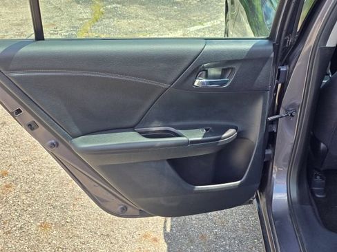 Used 2017 Honda Accord EX image 12