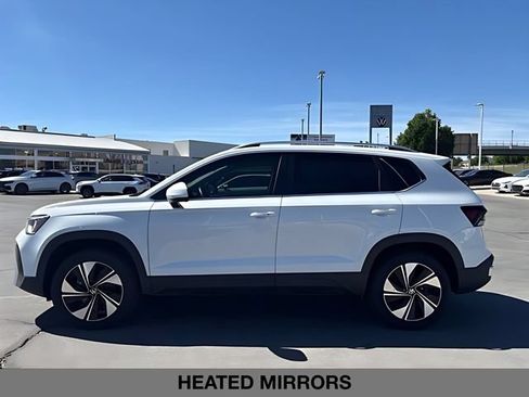Used 2025 Volkswagen Taos SE w/ Panoramic Sunroof Package AWD/4WD image 6