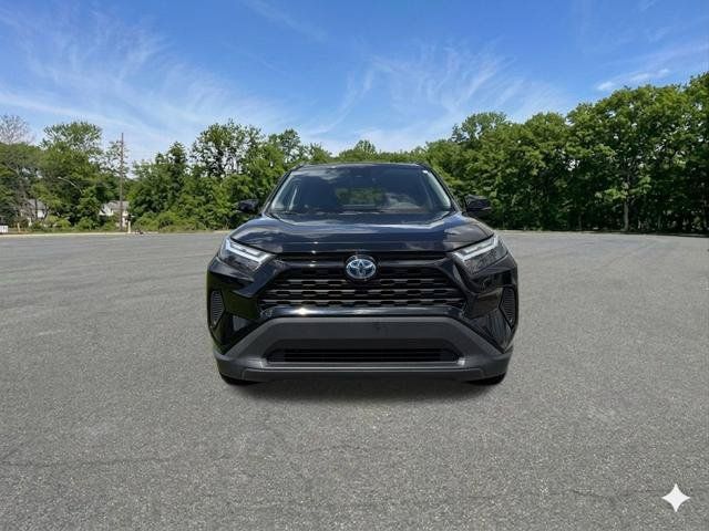 Used 2022 Toyota RAV4 XLE AWD/4WD image 3