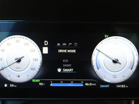 Used 2025 Hyundai Elantra Limited FWD image 30