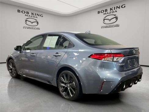 Used 2023 Toyota Corolla SE FWD image 3