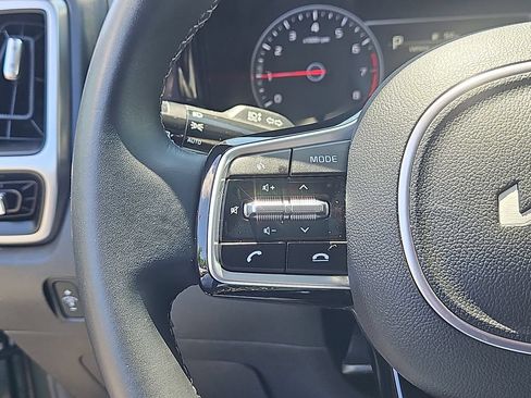 Certified 2022 Kia Sorento S w/ Panoramic Sunroof Package AWD/4WD image 25