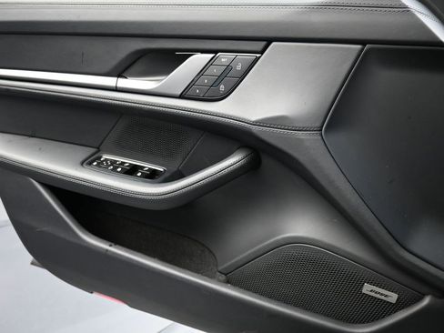 Used 2025 Porsche Taycan image 23