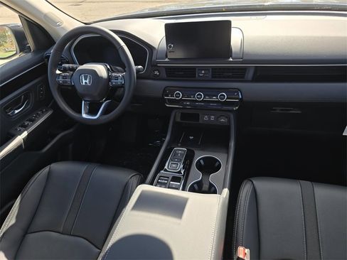 New 2025 Honda Pilot Touring image 27