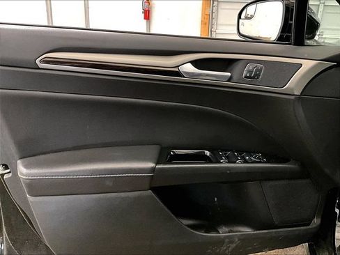Used 2016 Ford Fusion SE w/ Equipment Group 202A AWD/4WD image 23