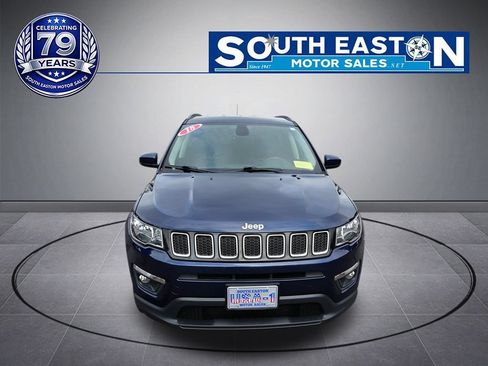 Used 2018 Jeep Compass Latitude w/ Popular Equipment Group AWD/4WD image 3